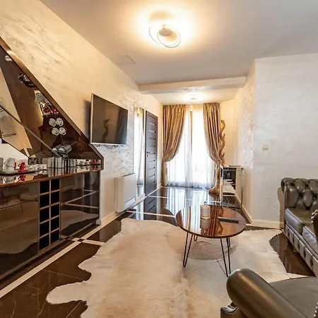 Amazing In With Sauna Apartman *