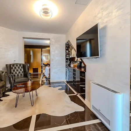 Amazing In With Sauna Apartman